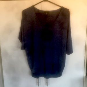 2/$30🔥SEDUCTIONS loose fitting TOP